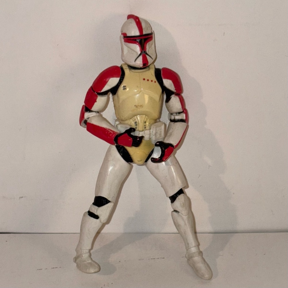 2001 Y2K HASBRO STAR WARS RED CAPTAIN CLONE TROOPER 4 INCH POSEABLE FIGURE